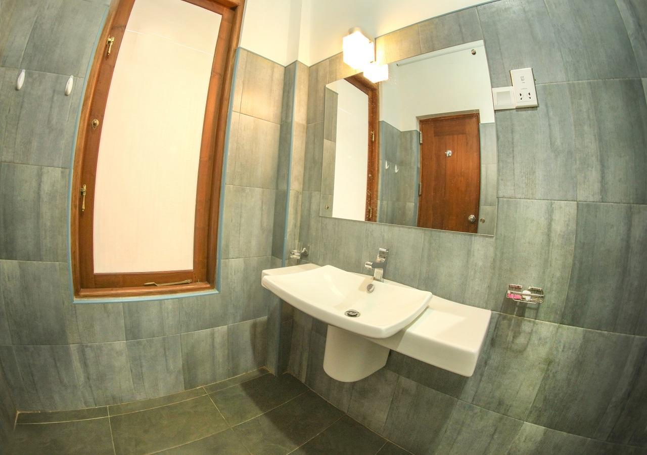 White Rose Beach Resort Marawila Exterior foto